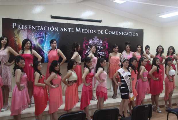 Empatía, belleza y cultura en la presentación de las aspirantes a "Nuestra Belleza Cobat 2013"