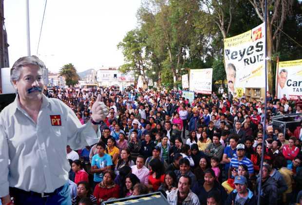 Reyes Ruiz inicia campaña en el Zócalo con una verbena popular