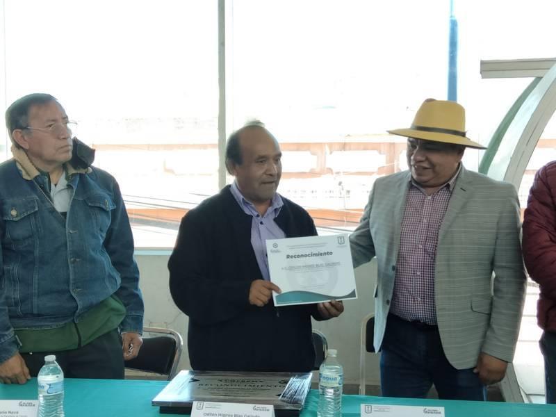 Ayuntamiento reconoce la trayectoria del primer periodista de San Pablo del Monte