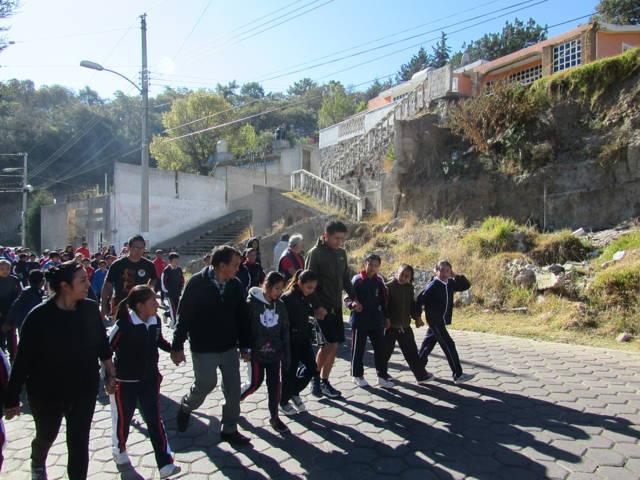 Efectúan comuna de Tlaxcala la Caminata por tu salud y zumba en tu comunidad en Atempan