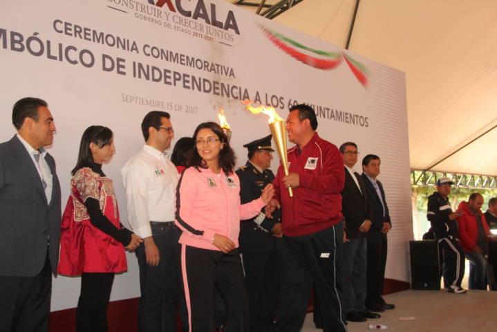 Alcalde trasladó el Fuego Simbólico de la Independencia al municipio