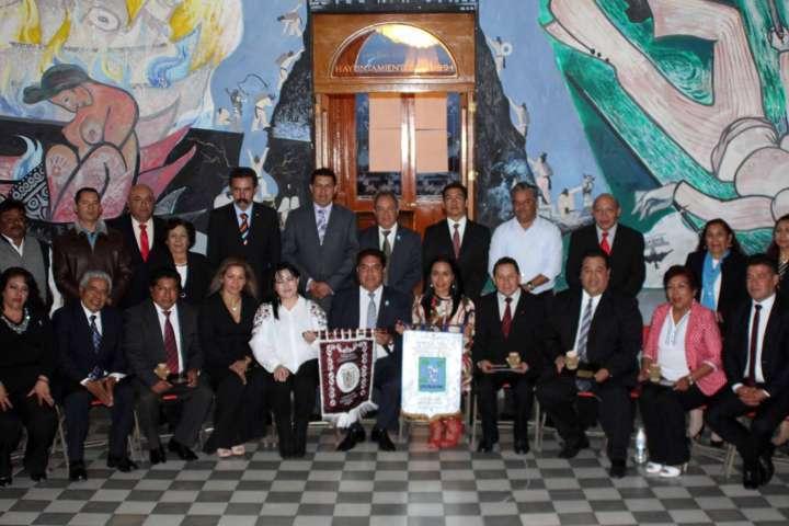 Signan decreto de hermandad municipios de Calpulalpan y Texcoco