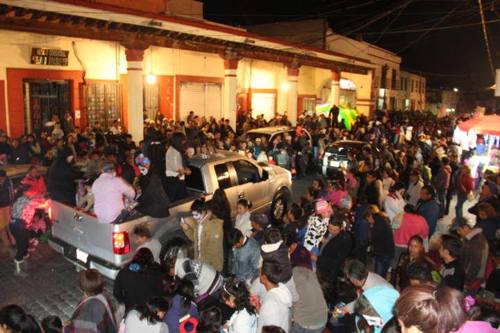 Desfile de “Día de Muertos” en Calpulalpan reúne a más de 10 mil personas