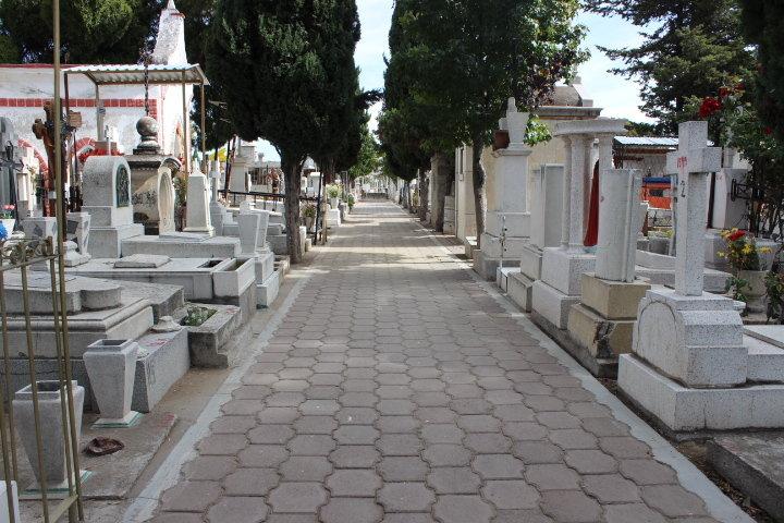 Panteones  de Huamantla  listos para celebración de  Día de Muertos