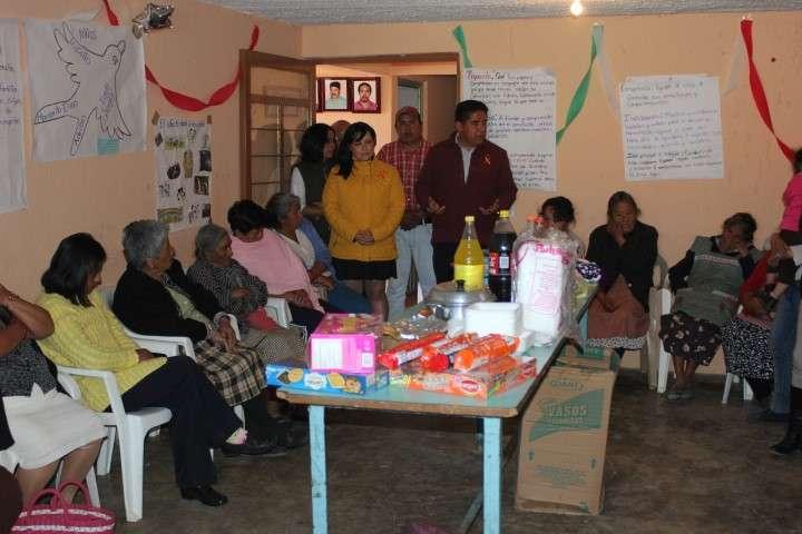 Convive Alcalde y Presidenta de SMDIF Calpulalpan con Adultos Mayores de Comunidad  “La Soledad”