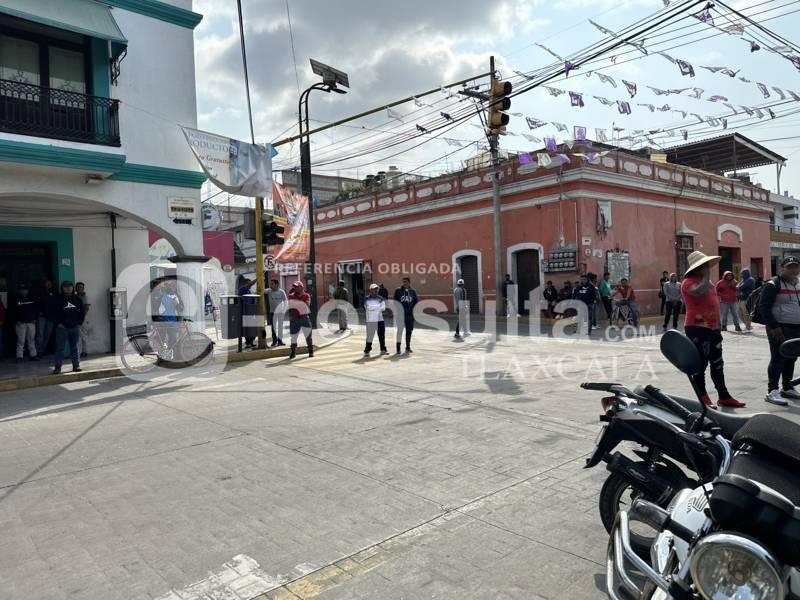 Deportistas se manifiestan en San Pablo del Monte, exigen obra de rehabilitación