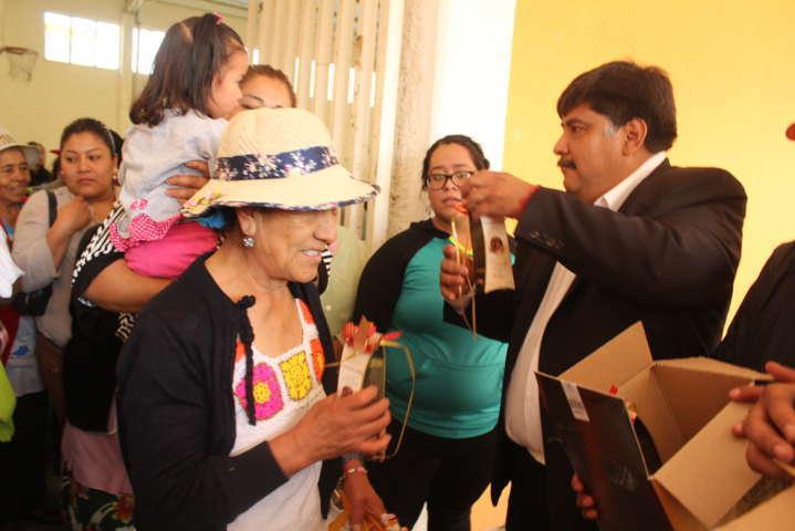 Alcalde de Tetlatlahuca AMR, reconoce el trabajo de la mujer