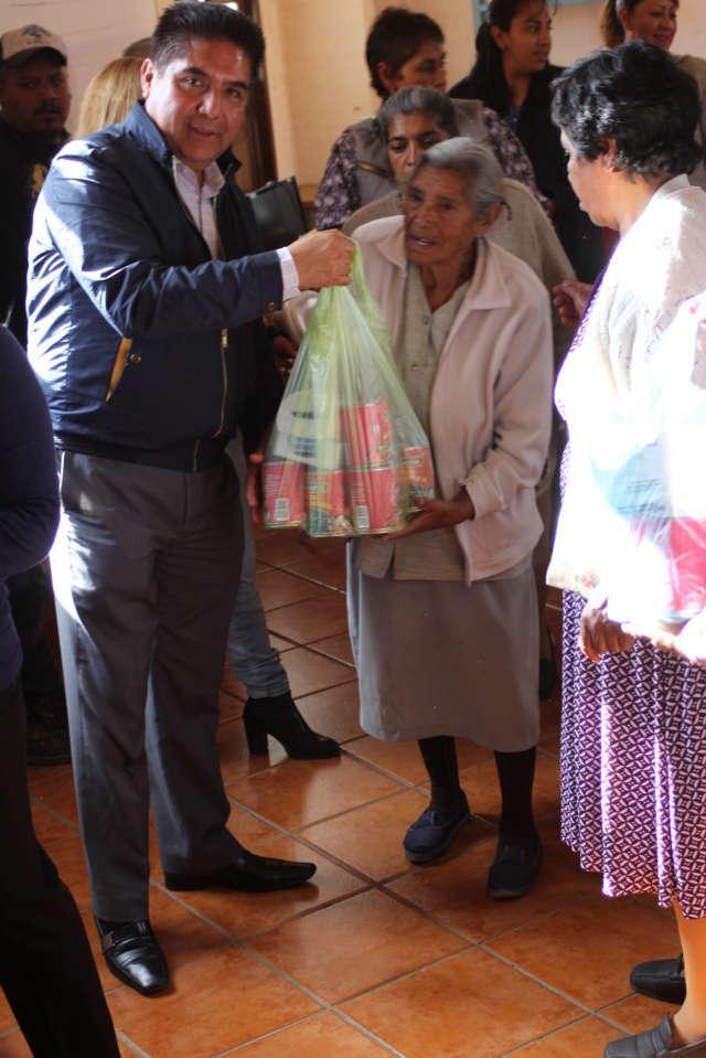 Continúa entregando Ayuntamiento de Calpulalpan paquetes alimentarios  a familias Calpulalpenses