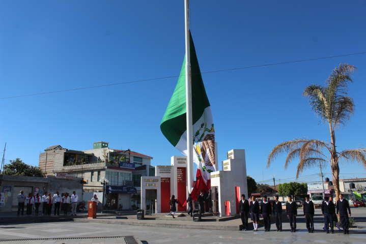 Homenaje por 211 años del natalicio de Benito Juárez en Xicohtzinco