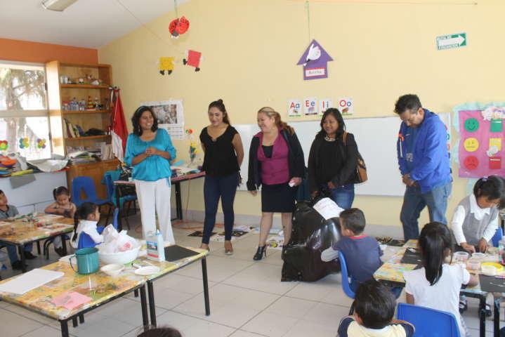 Ayuntamiento de Amaxac entrega juguetes por el día de niños