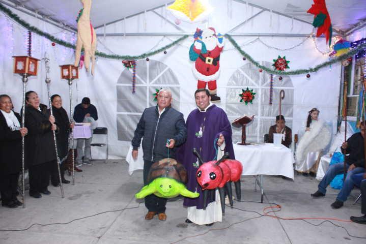 Alcalde de Teacalco impulsa las tradiciones de las posadas navideñas