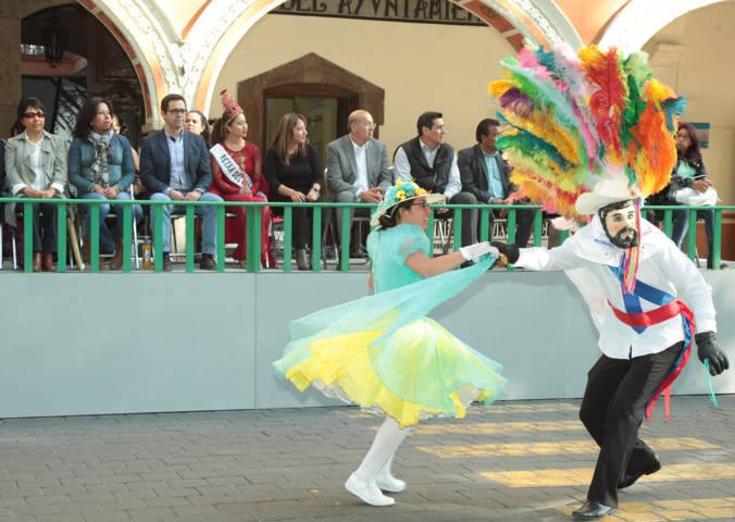 Presenta SEPE USET colorido desfile de carnaval