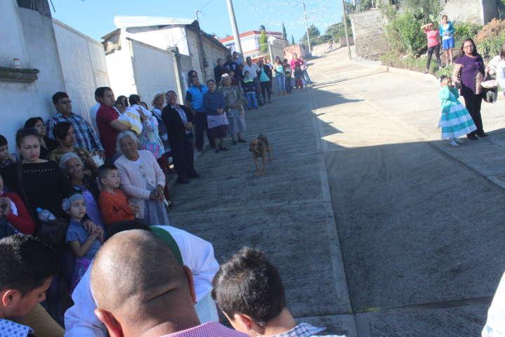 Entrega obra de pavimentación alcalde en la comunidad de Aquiahuac 