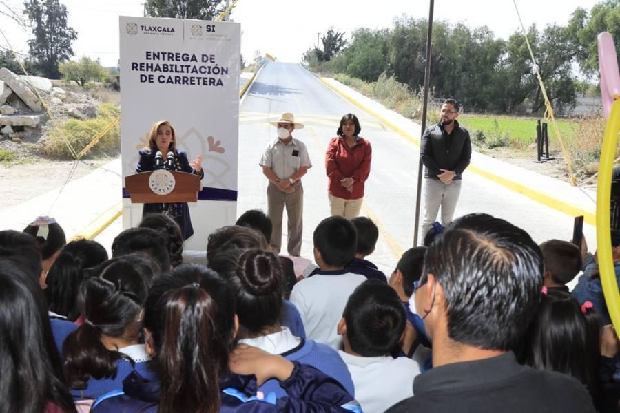 Inaugura Lorena Cuéllar acceso a Santa Cruz Techachalco, en Panotla