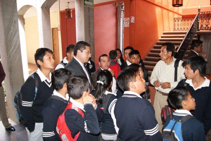 Estudiantes de la Telesecundaria Benito Juarez de Xiloxoxtla visitaron el Congreso