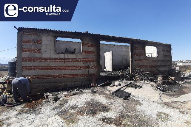 Vivienda arde en llamas en el municipio de Tenancingo