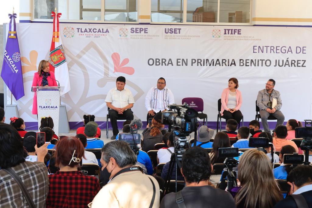 Entrega Lorena Cuéllar infraestructura educativa en Tetlatlahuca