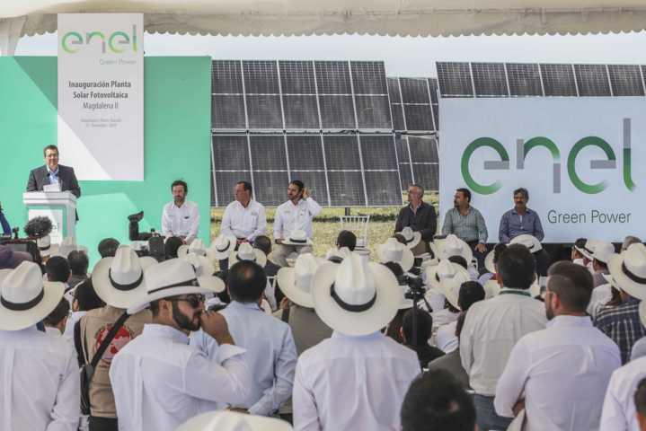Marco Mena inaugura parque de energía solar con la mayor tecnología en el país