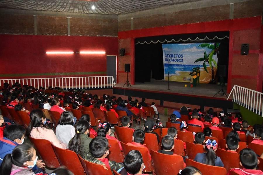 Con obra de teatro el gobierno de Huamantla concientiza a jóvenes sobre el abuso infantil