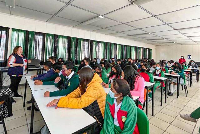 Reciben estudiantes de Huamantla plática para prevenir la violencia 