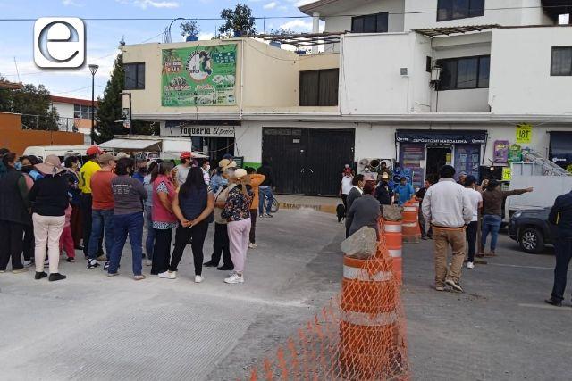 Pobladores de Tlaltelulco cierran la carretera Vía Corta, exigen paraderos  