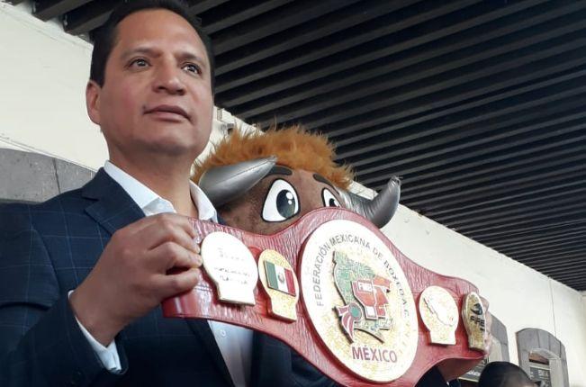 Presenta Luis Antonio Herrera cinturon emblemático de boxeo