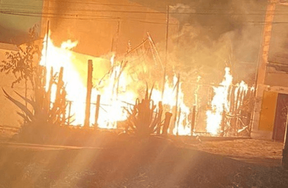 Se incendia pulquería sobre la Vía Corta; reportan daños materiales