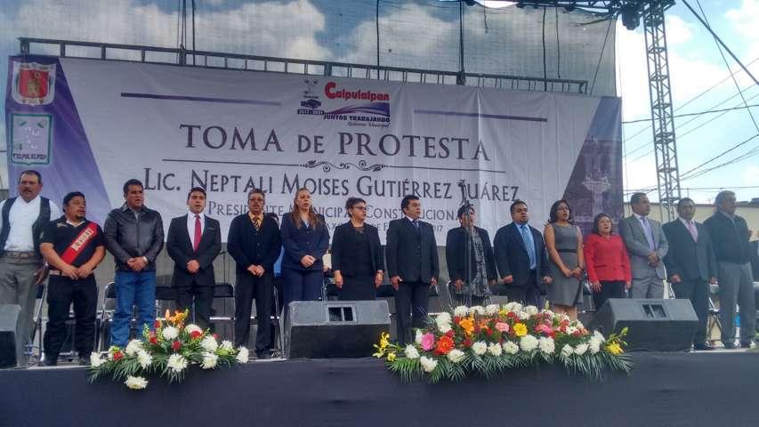 Neptalí Gutiérrez  toma protesta como alcalde de Calpulalpan