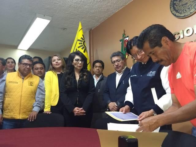 Protocoliza Alejandra Ramírez Ortiz candidatura ante junta Distrial 02 del INE