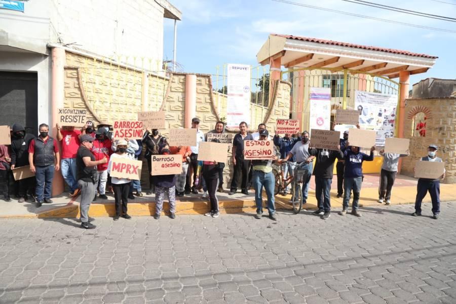 Se manifiestan pobladores de Xicohtzinco por falta de agua potable 