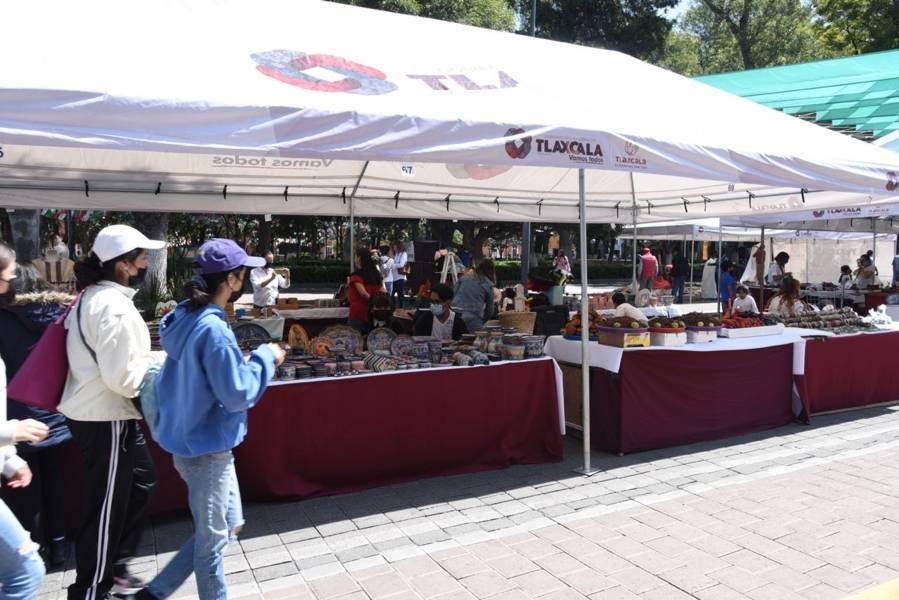 Se multiplican notablemente las ventas de artesanos en Tlaxcala Capital