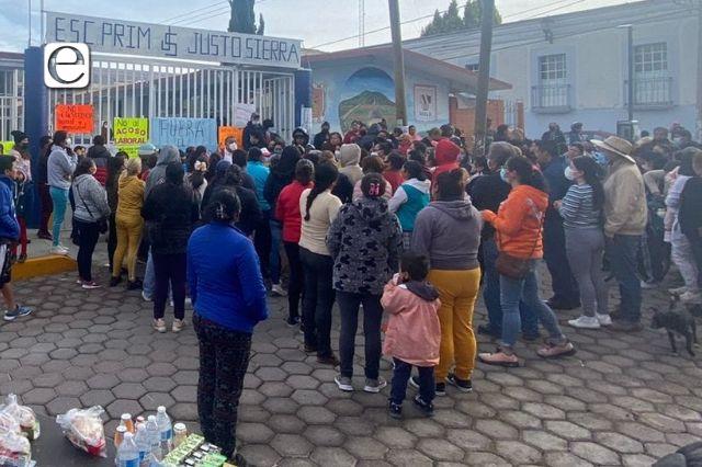 Revienta conflicto en primaria de Tetla por acoso sexual contra docentes  
