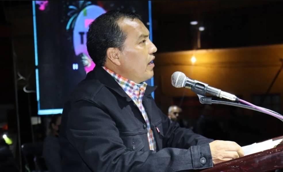 Mentadas, rechiflas y repudio recibe alcalde de Tetla durante la feria 2022