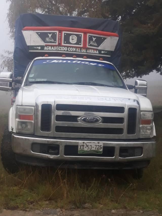 Policía municipal recupera camioneta abandonada con placas de Veracruz