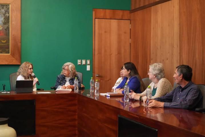 Recibe Marcela González iniciativa ciudadana para la protección de los árboles centenario
