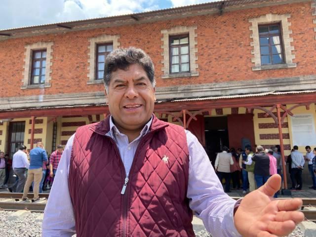 Vicente Morales atestigua firma del acta de entrega de la recuperación de los ferrocarriles de Tlaxcala