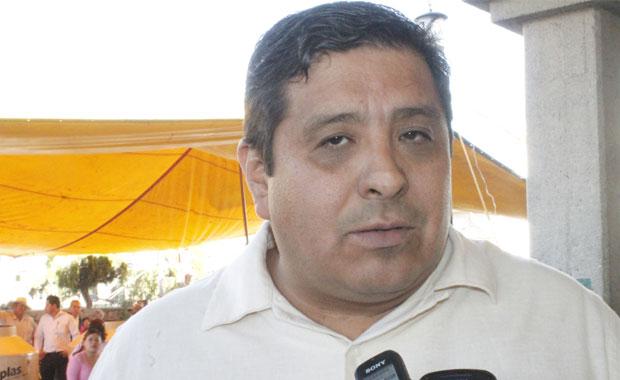 Se pone loco ex alcalde de Tzompantepec y agrede a su sucesor