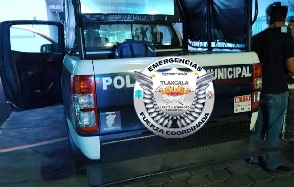 Policía de Xicohtzinco auxilia a pareja asaltada y violentada en Almecatla.