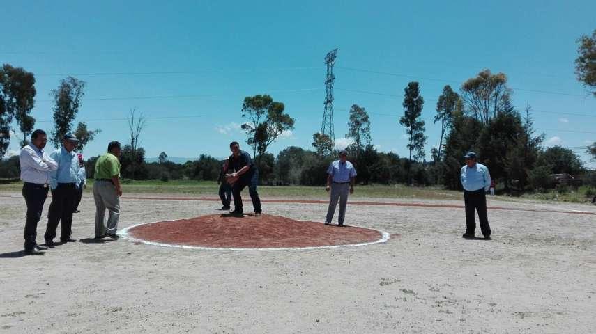 Alcalde de Tzompantepec "pichea" la final de beisbol 