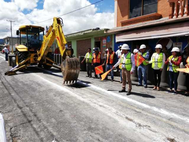 Construyen casi 500 metros de drenaje en San José Teacalco