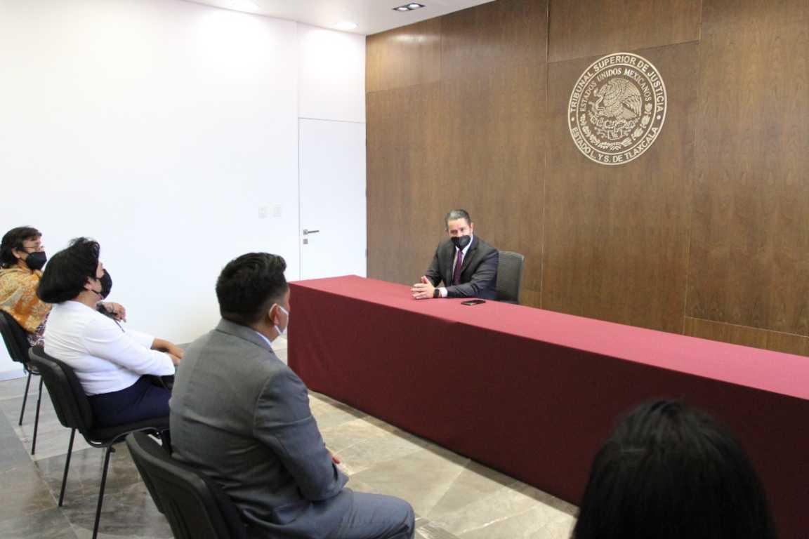 Conversa Héctor Maldonado con colegios y barras de abogados de Tlaxcala