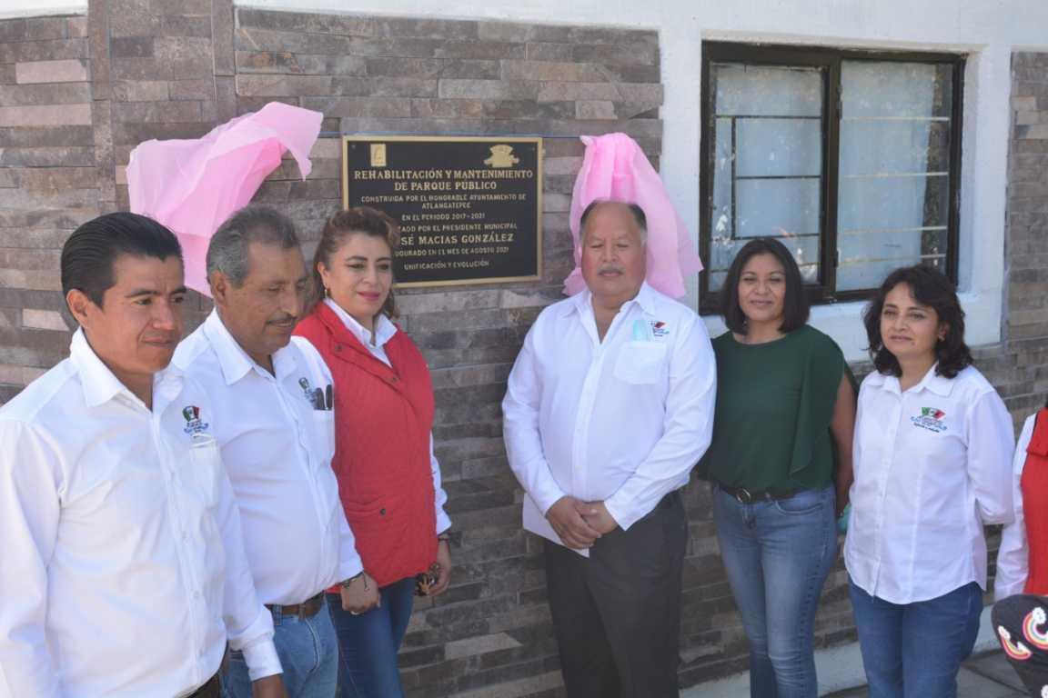 Alcalde de Atlangatepec ahora entrega un parque público en San Pedro
