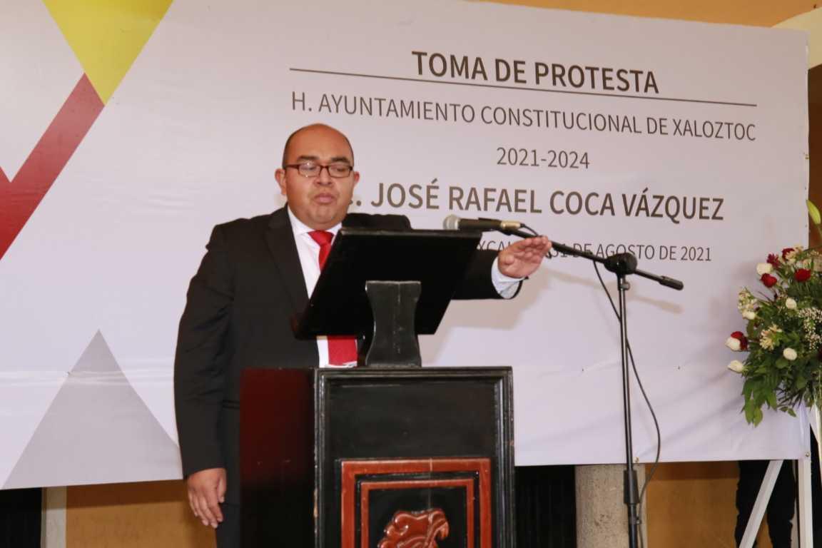 Rafa Coca Rinde protesta como presidente municipal de Xaloztoc