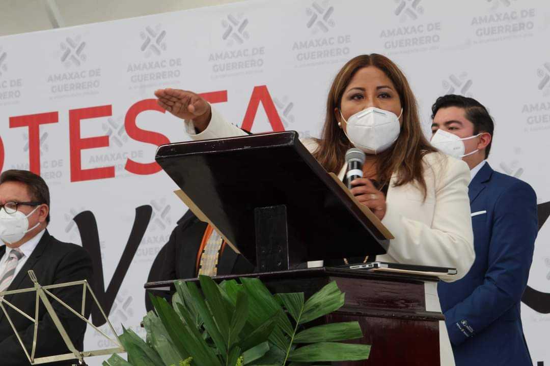 Nancy Cortes en su toma de protesta promete trasformar Amaxac