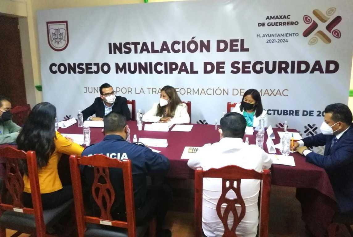 Instala Nancy Cortés "Consejo de seguridad en Amaxac" 