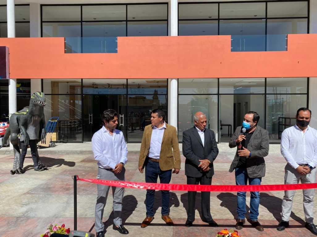 Autoridades y empresarios inauguran la Plaza Centenario en Apizaco 