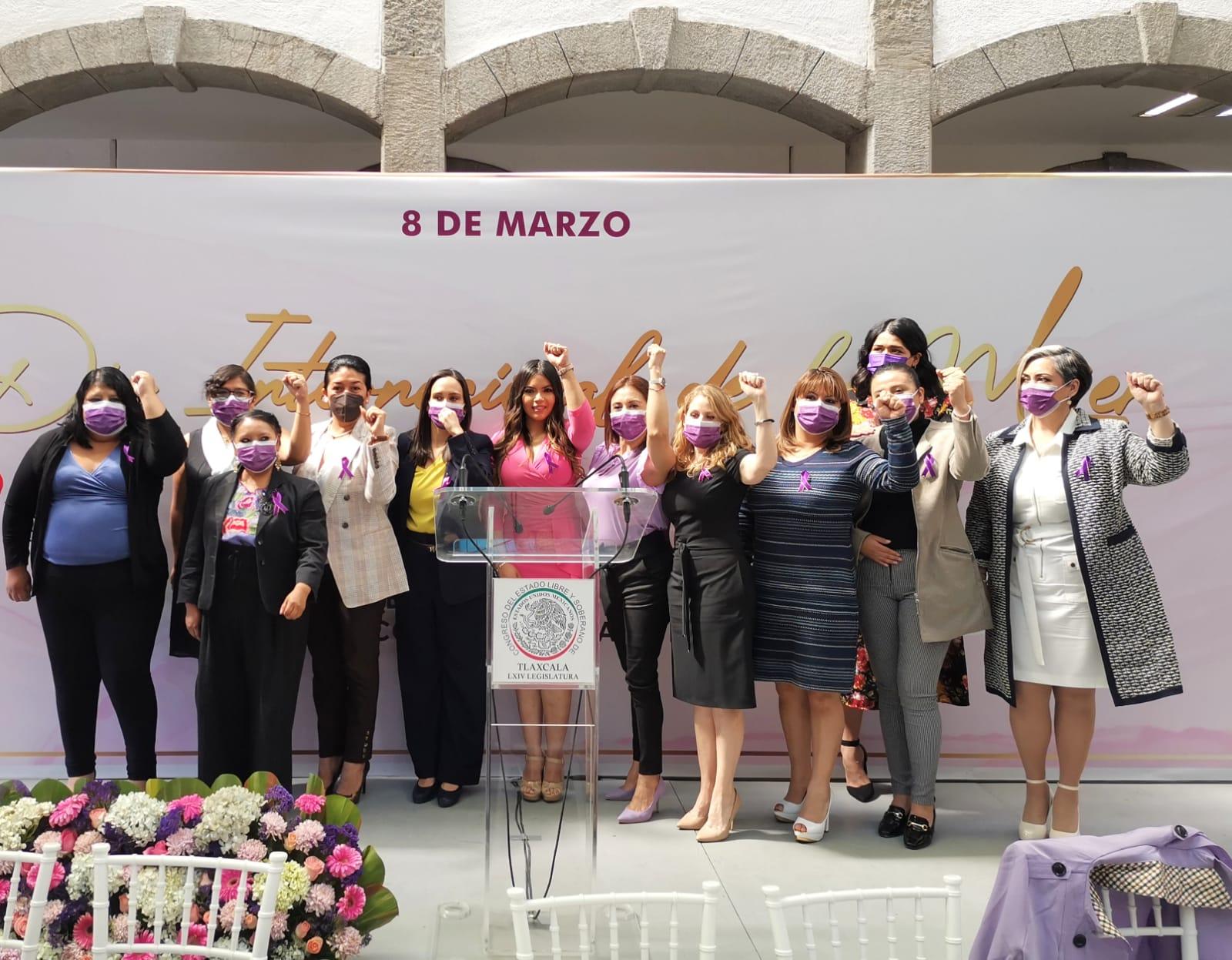 Lorena Ruíz refrenda compromiso para seguir trabajando por las mujeres
