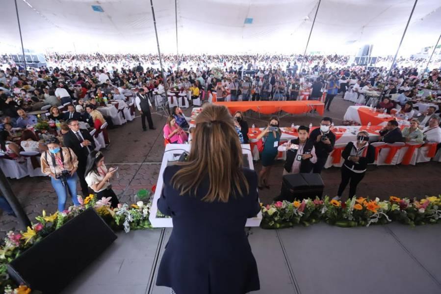 Festejó Gobernadora Lorena Cuéllar a docentes de la Sección 31 del SNTE 
