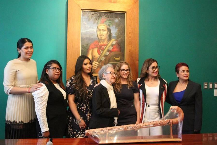 Congreso del estado entrega reconocimiento a  María, primera diputada federal y local de Tlaxcala