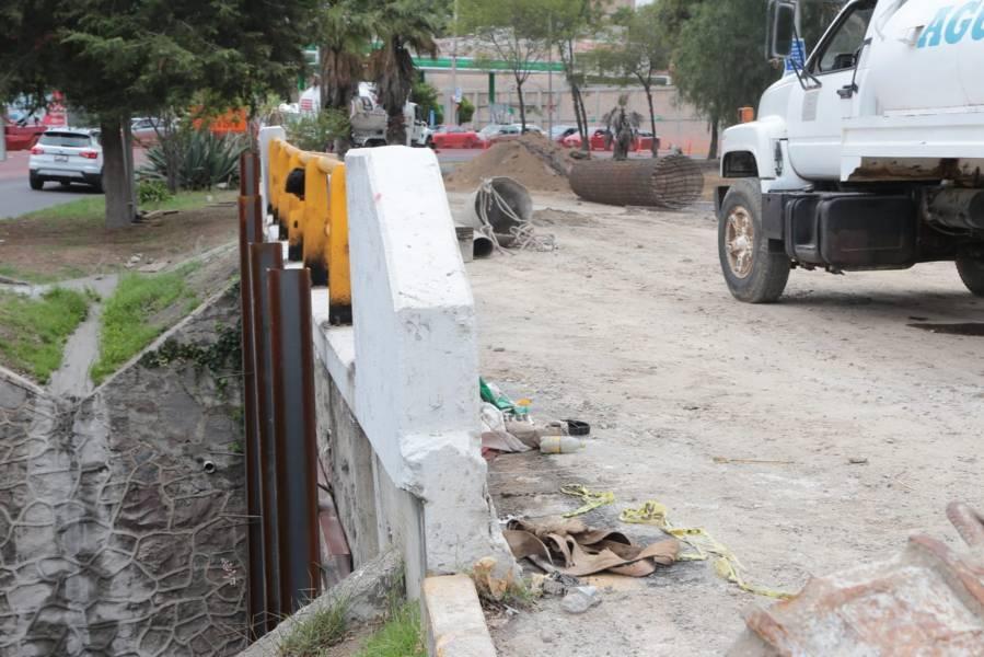 Caos vial provoca construcción de puente en Atempan